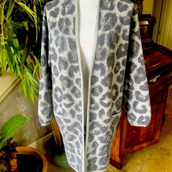Gentle Fawn ladies cardigan NWOT size small, long sleeve gray print - Picture 3 of 13